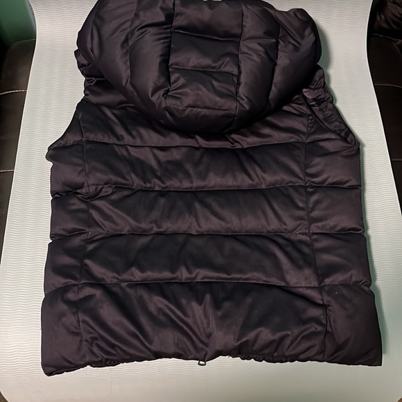 UNIQLO vest, women, size M - Picture 2 of 9